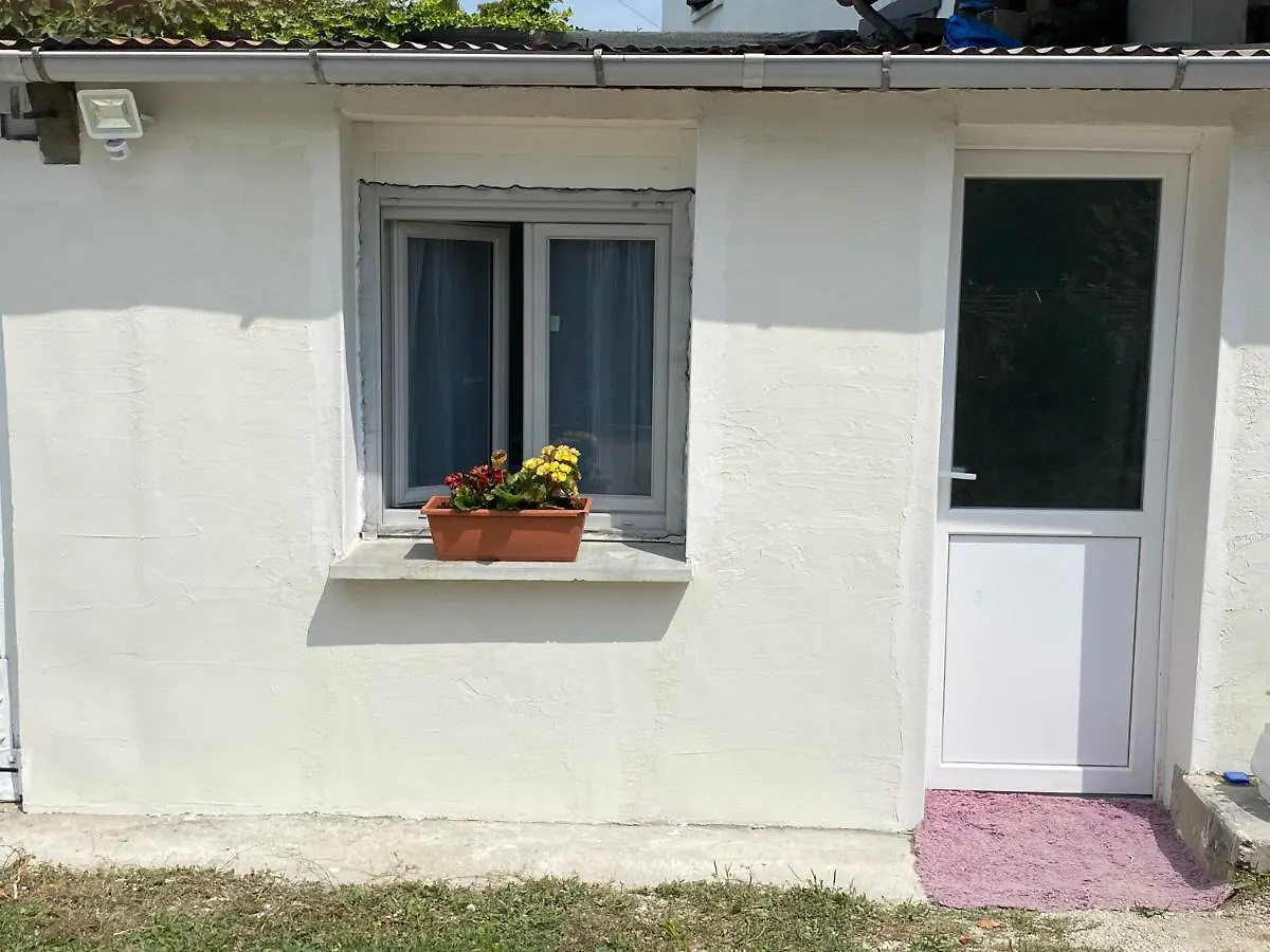Studio Meublee 21M2 Les Abrets En Dauphine Avec Acces Autonome 0*,  Fransa